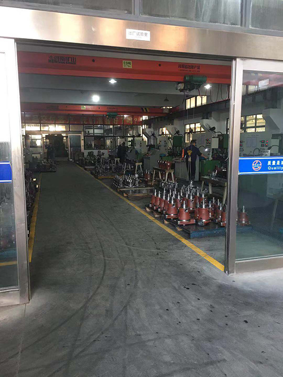 金屬破碎機,鋼筋切粒機,非金屬打包機,廢鋼抓鋼機,龍門式廢鋼剪切機.jpg